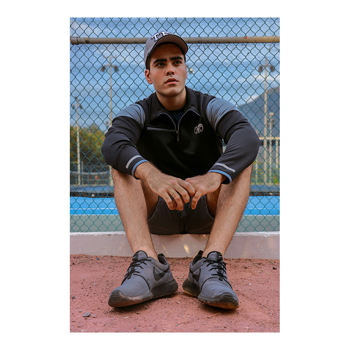 Sudadera deportiva BORREGOS negro con bolsillo y medio zipper, CM